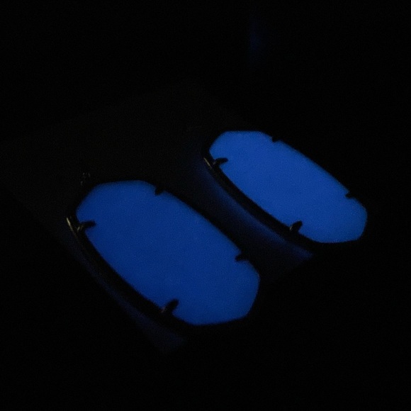 NWT Kendra Scott Danielle Earrings Gold Blue Glow Dark Glass Halloween Limited - Picture 6 of 7